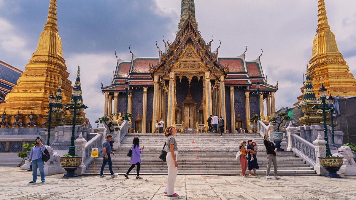 10 Jours Magiques à Bangkok – Temples, Marchés, Safari & Croisière